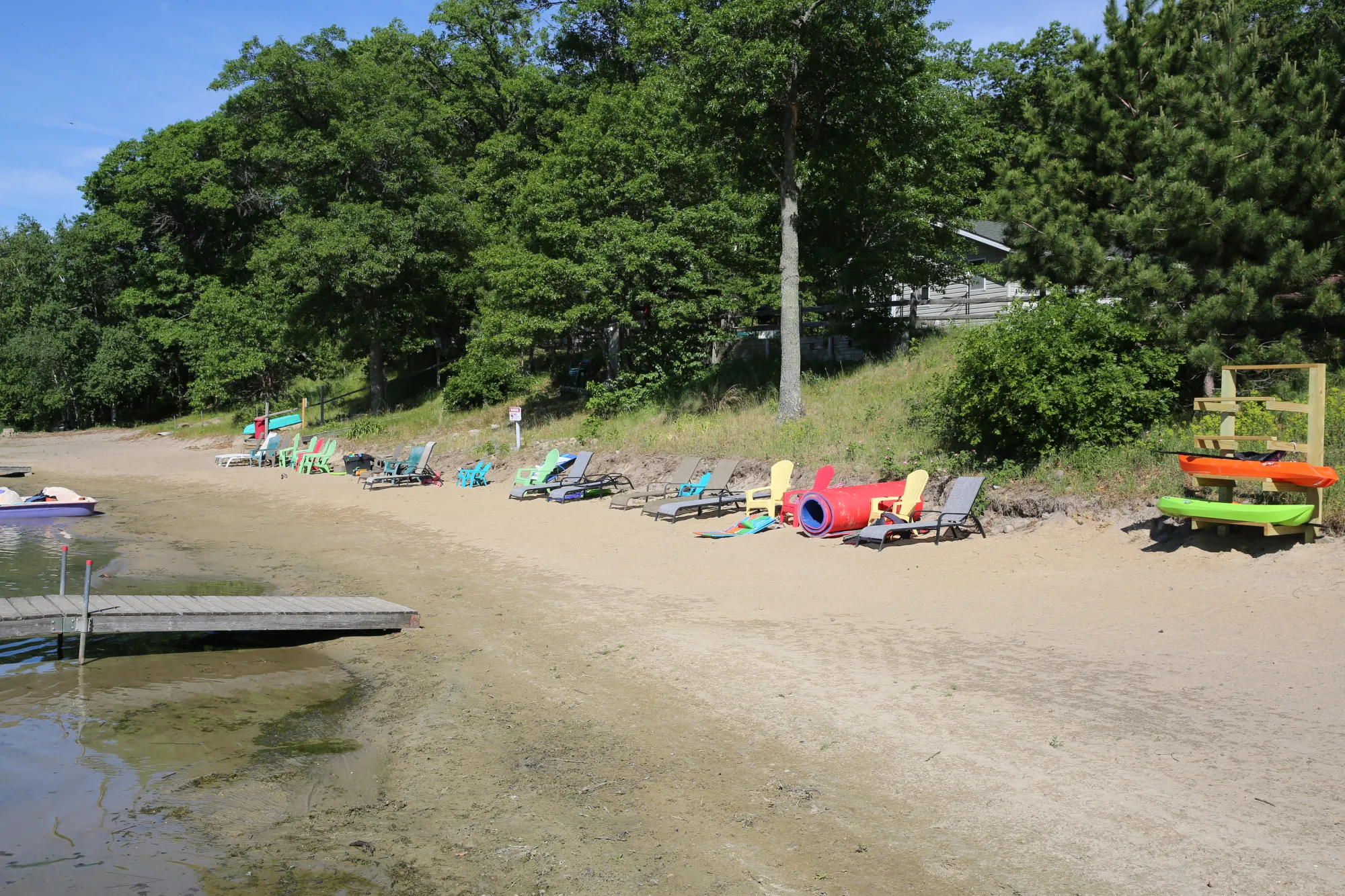 Pinecrest Resort outdoor amenity area